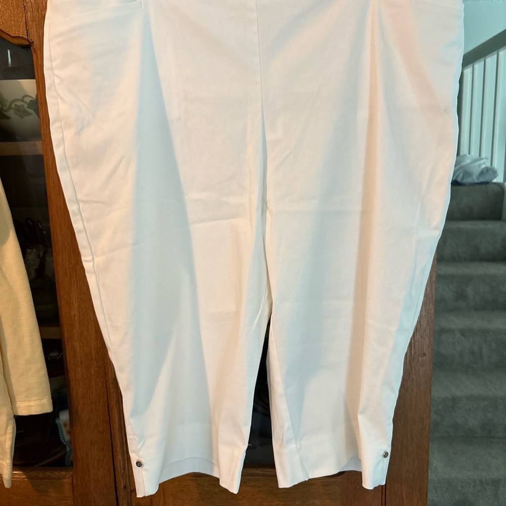 Chico's White and Black Capris